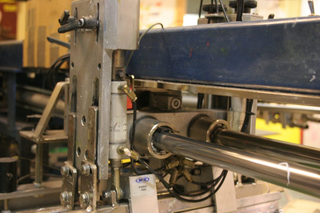 silk-screen-printer-1-1539457-1279x852